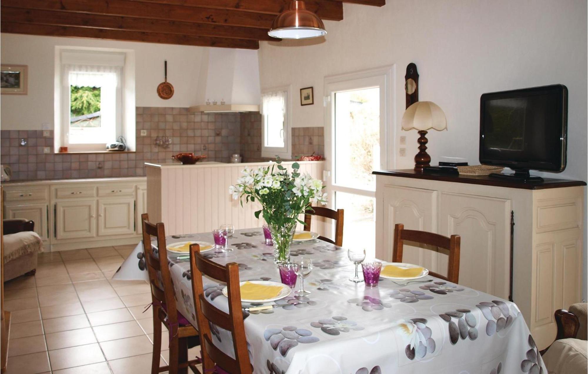 3 Bedroom Awesome Home In Lézardrieux Eksteriør billede